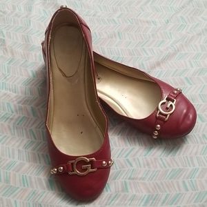 Guess red flats